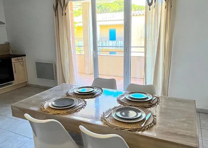 Appartement Spacieux Avec Terrasse Et Parking Prive