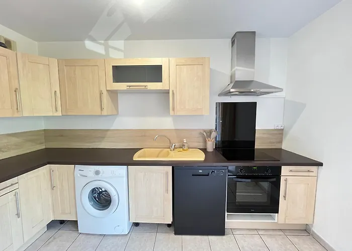 Appartement Spacieux Avec Terrasse Et Parking Prive