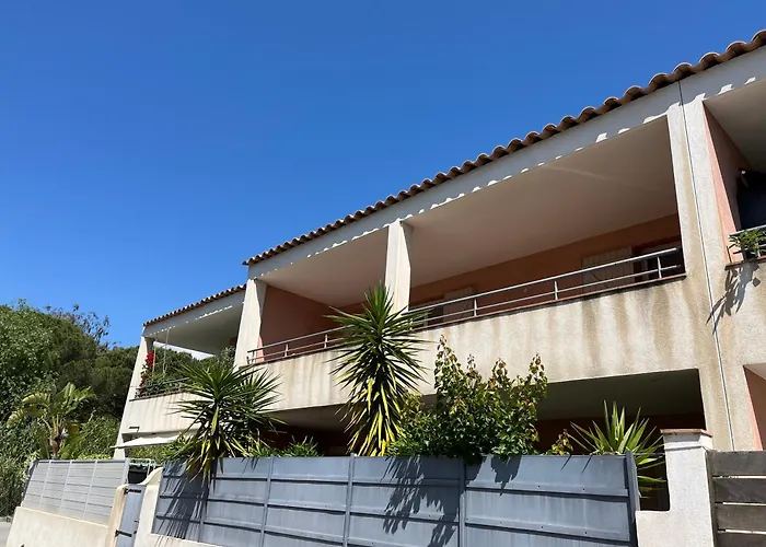 Appartement Spacieux Avec Terrasse Et Parking Prive