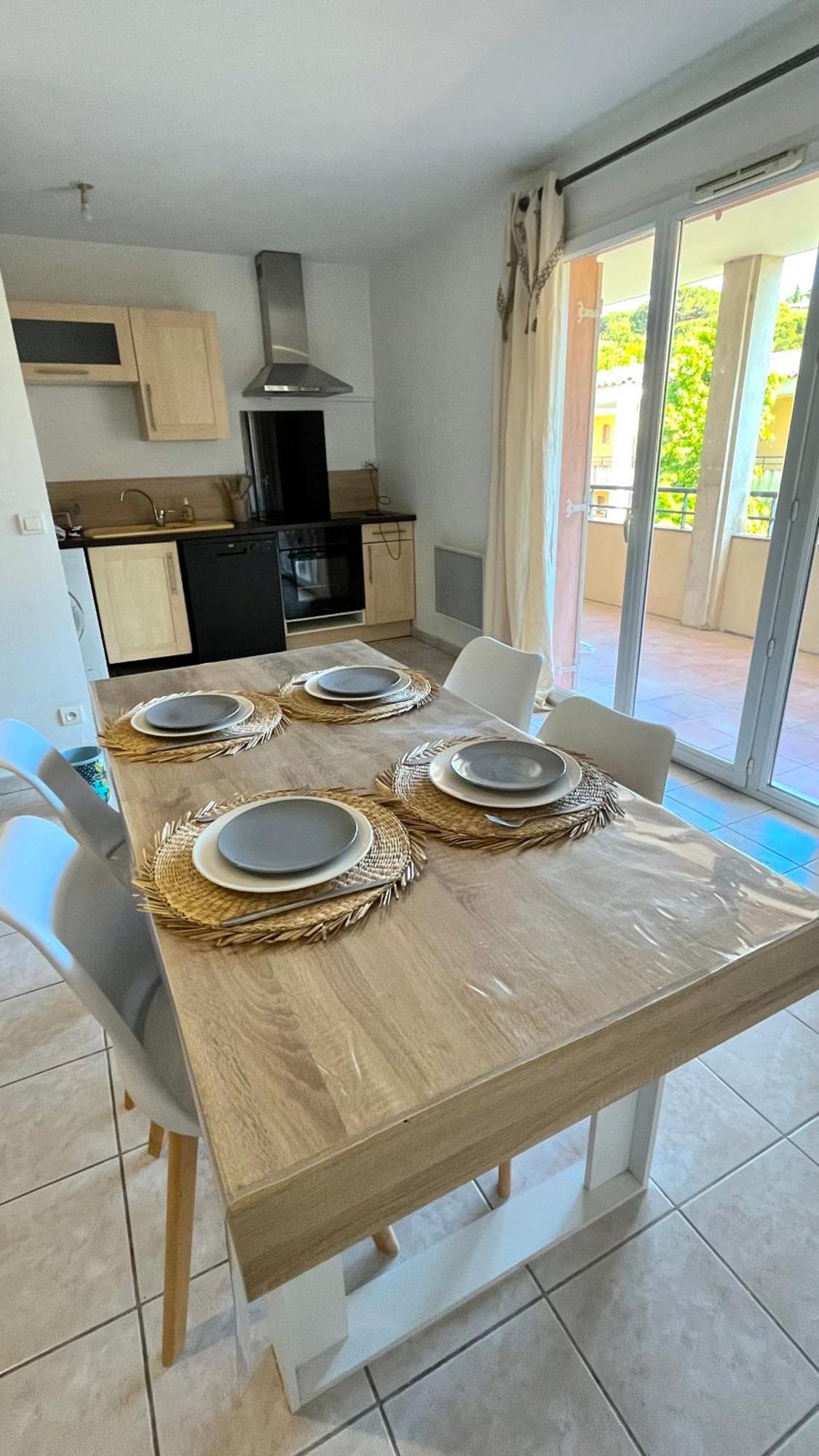 Spacieux Avec Terrasse Et Parking Prive * Sainte-Maxime