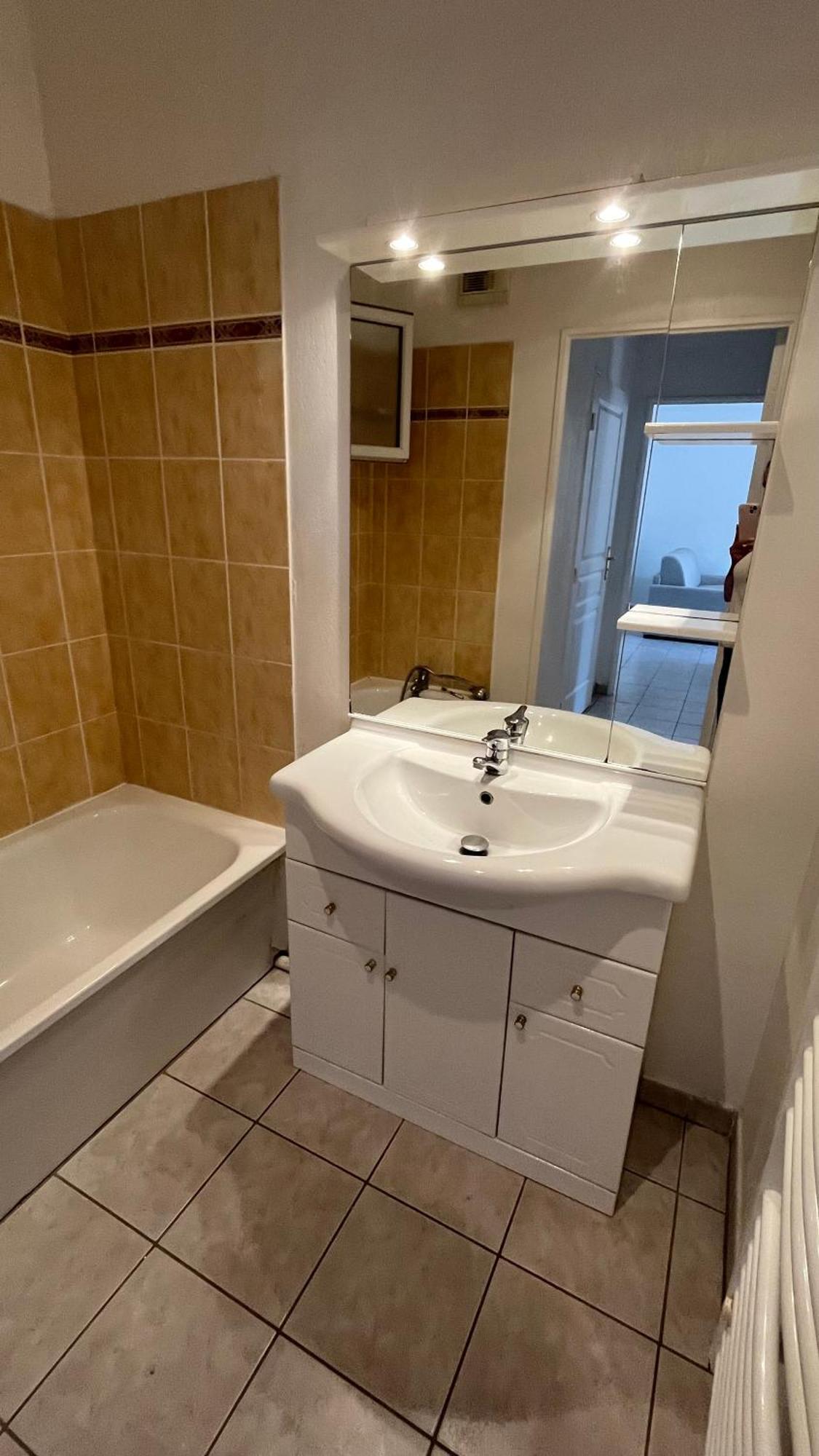 Spacieux Avec Terrasse Et Parking Prive Apartment *