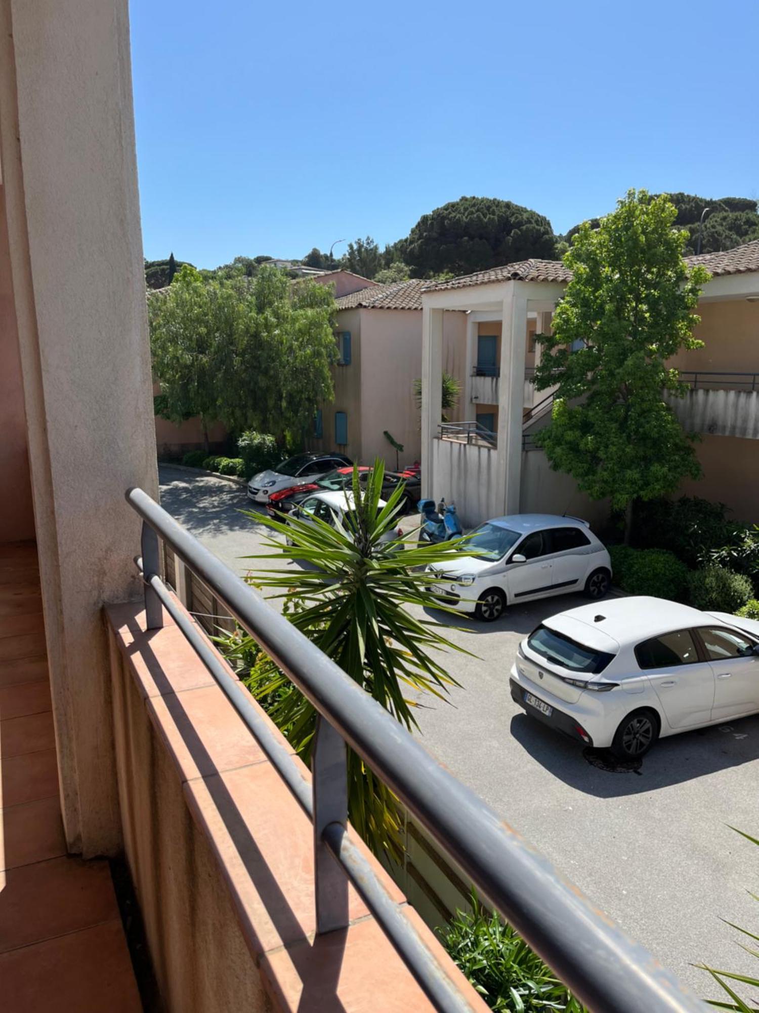 Apartment Spacieux Avec Terrasse Et Parking Prive Sainte-Maxime