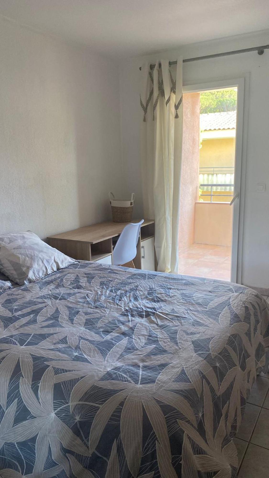 Apartment Spacieux Avec Terrasse Et Parking Prive Sainte-Maxime