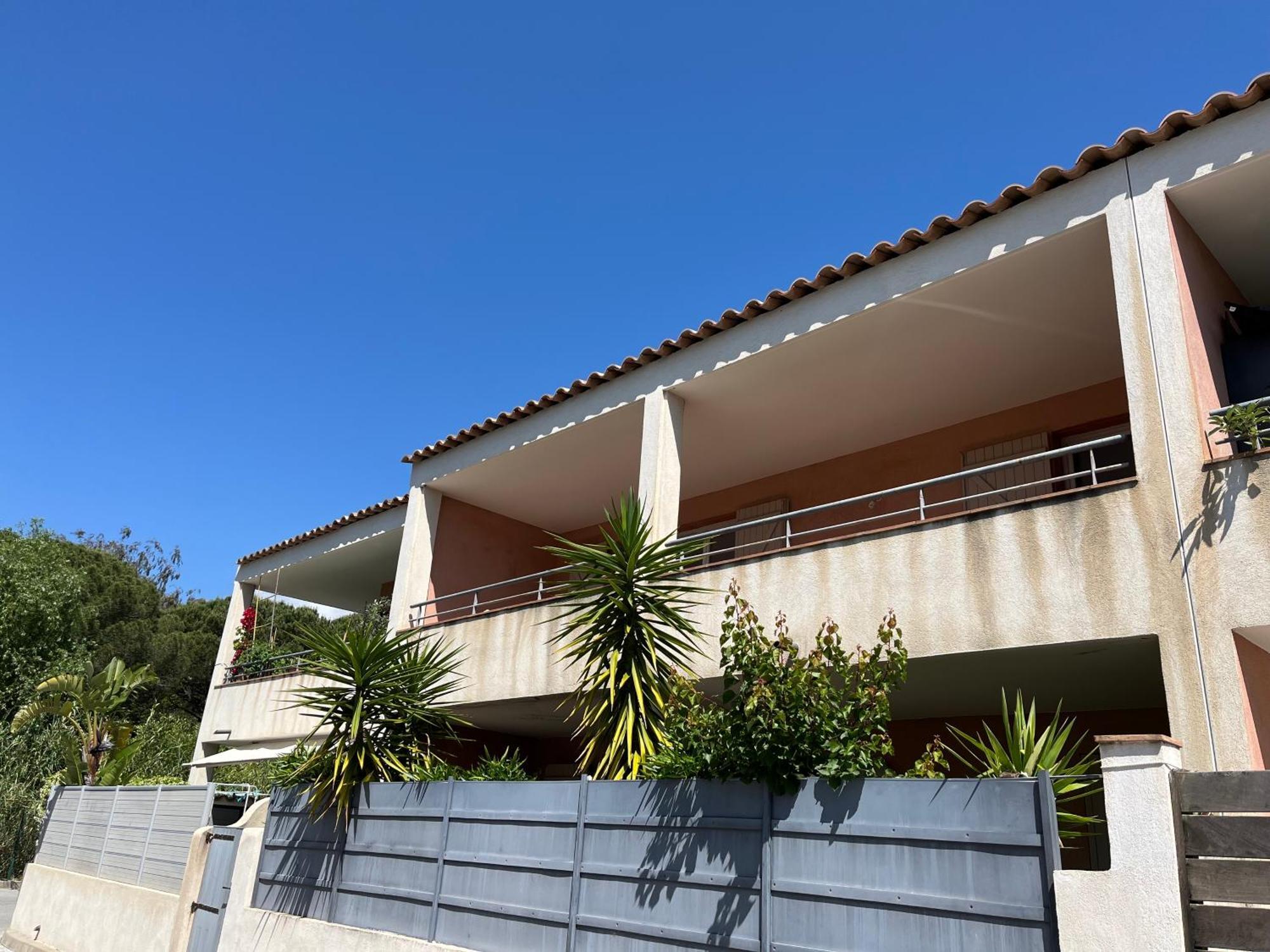 Spacieux Avec Terrasse Et Parking Prive *