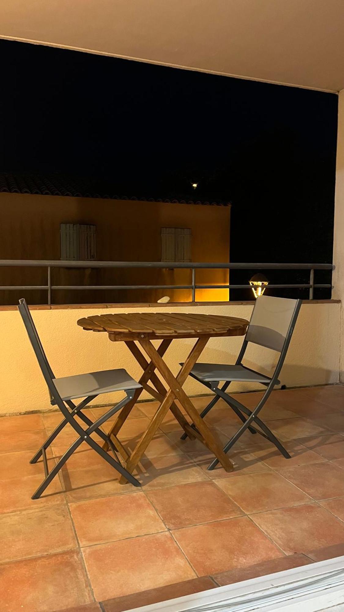 Apartment Spacieux Avec Terrasse Et Parking Prive